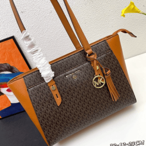 Vogue Tote Bag