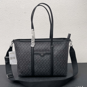 Fabie Tote Bag
