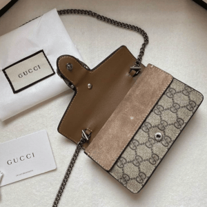 Saur Shoulder Bag