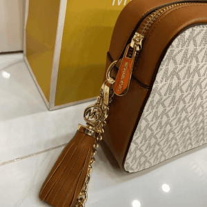 Carate Shoulder Bags