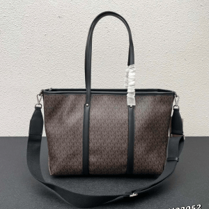 Fabie Tote Bag