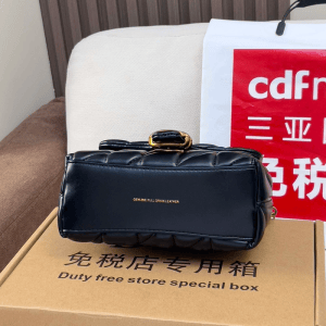 Elan Shoulder Bag