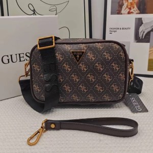 Pode Shoulder Bag