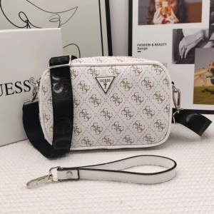 Pode Shoulder Bag