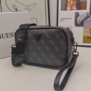 Pode Shoulder Bag