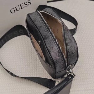 Pode Shoulder Bag