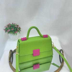 STELLA BOX SLING
