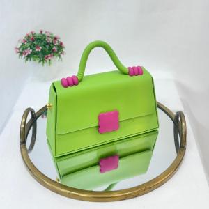 STELLA BOX SLING