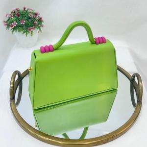 STELLA BOX SLING